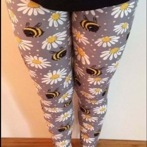 Leggings Depot Women's  Bees with Daisies